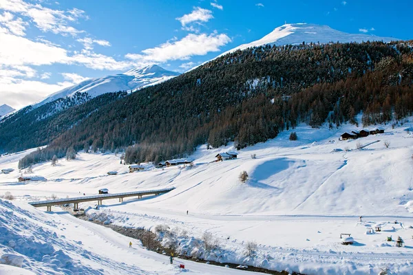 Piękny Zimowy Słoneczny Krajobraz Alpejskiej Wioski Dolomity — Zdjęcie stockowe