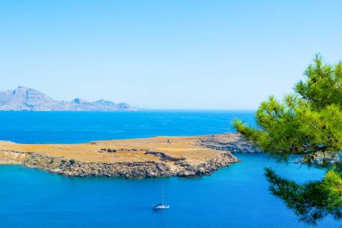 Yunanistan 'ın Rodos adasındaki Lindos Körfezi' nin güzel Akdeniz manzarası