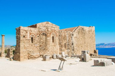 Lindos, Rodos, Yunanistan 'daki Akropolis' teki Aziz John Kilisesi 'nin kalıntıları