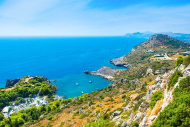 Anthony Quinn Körfezi 'nin havadan panoramik manzarası ve Yunanistan' ın Rodos kentindeki plajlar