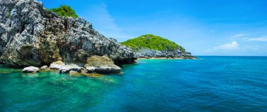 Koh Samui Adası, Tayland 'ın yeşil kayalık kıyılarının güzel tropikal manzarası