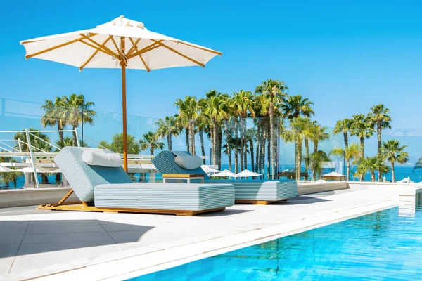 Limassol Cyprus Mei 2021 Zwembad Luxe Modern Hotel Aan Middellandse — Stockfoto