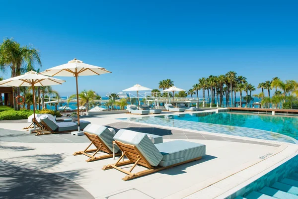 Limassol Chypre Mai 2021 Piscine Dans Hôtel Luxe Avec Chaises — Photo