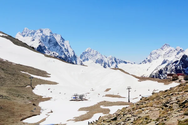 Montañas del Cáucaso bajo la nieve —  Fotos de Stock