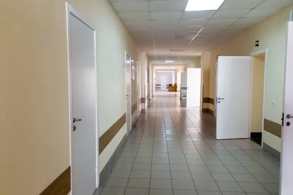 Interior del pasillo del hospital sin enfermedades — Foto de Stock