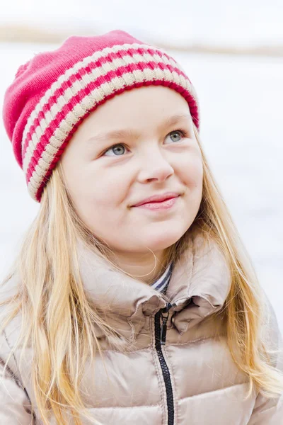 Menina bonito em chapéu vermelho — Fotografia de Stock