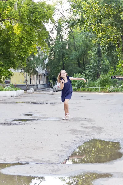 Caucasian girl run in summer with disheveled hair — Stock Photo, Image