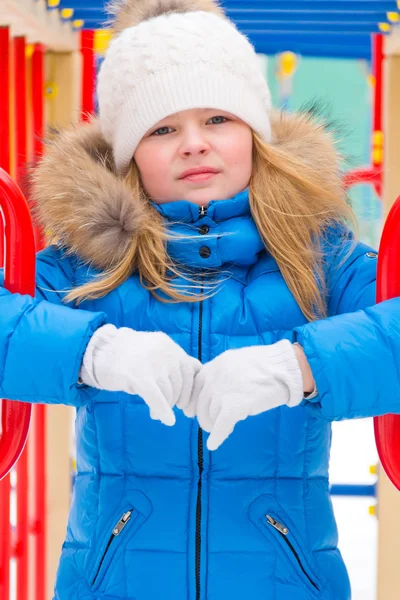 Ragazza carina in inverno — Foto Stock