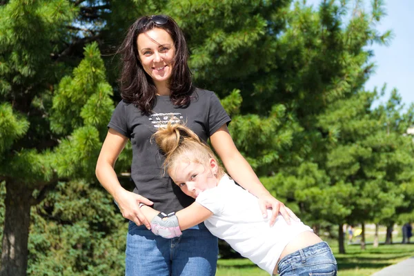 Mother and daughter in summer — Stock Photo, Image