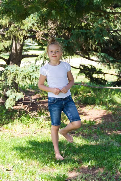 Cute girl standing on one leg — Stock Photo, Image