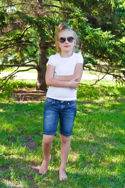 Cute girl in sunglasses — Stock Photo, Image