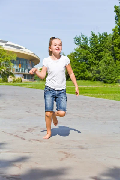 Dancing girl with sore knee — Stock Photo, Image