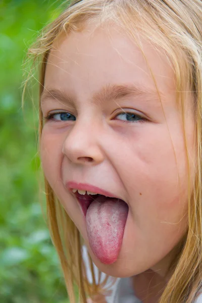 dilini ile şirin kız koymak