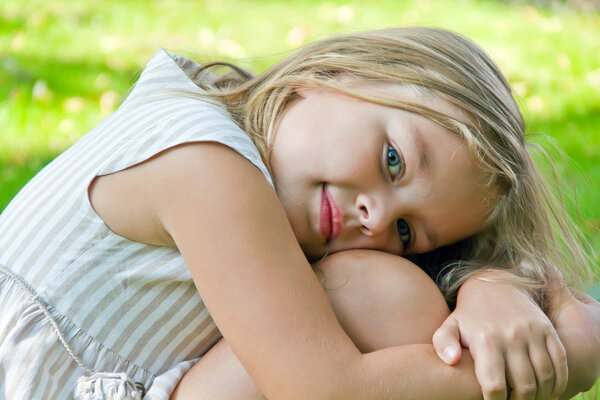 Милая девушка.
