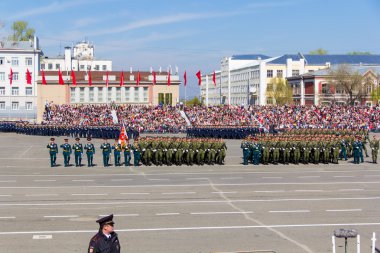 Rus askerleri Mart yıllık zafer günü geçit töreninde