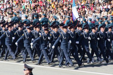 Rus askerleri Mart yıllık zafer günü geçit töreninde
