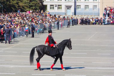Yıllık zafer günü geçit töreninde Rus Kazakları