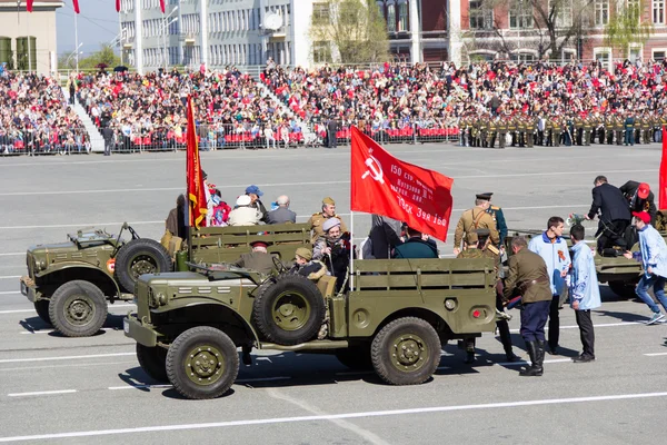 Российский военный транспорт на параде в День Победы — стоковое фото