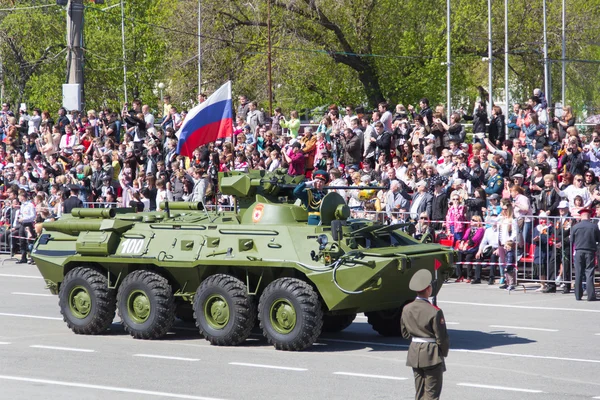 Rosyjski wojskowy transport na paradzie na doroczny dzień zwycięstwa — Zdjęcie stockowe