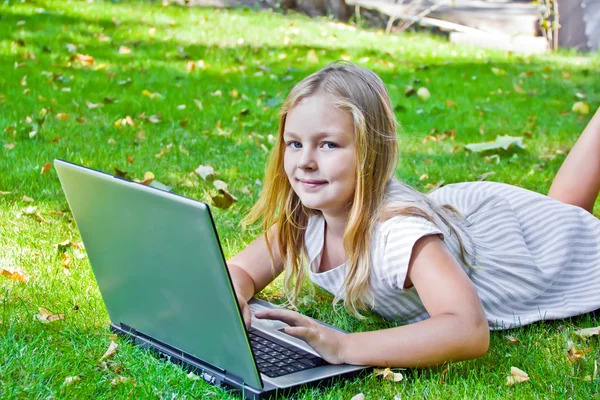 Cute girl with laptop — Stock Photo, Image