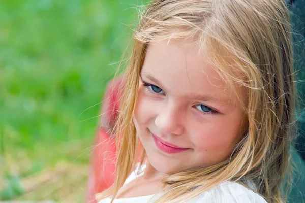 Schattig meisje — Stockfoto