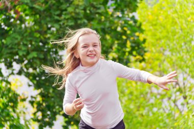 Sevimli çalışan kız