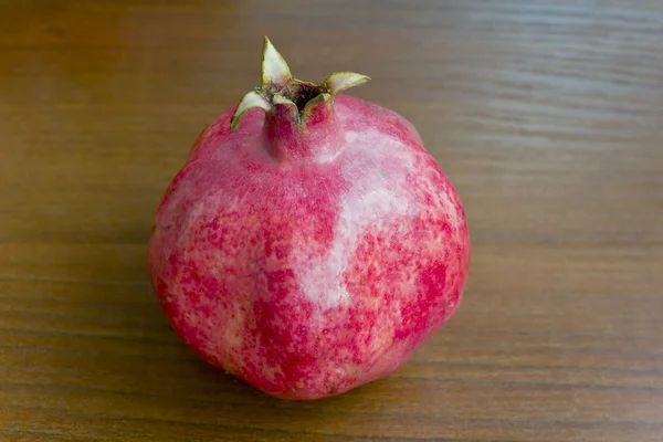 Ett granatäpple — Stockfoto