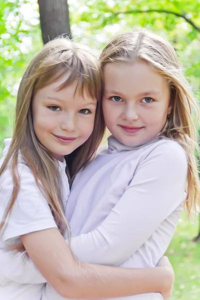 Милий дві дівчини — стокове фото