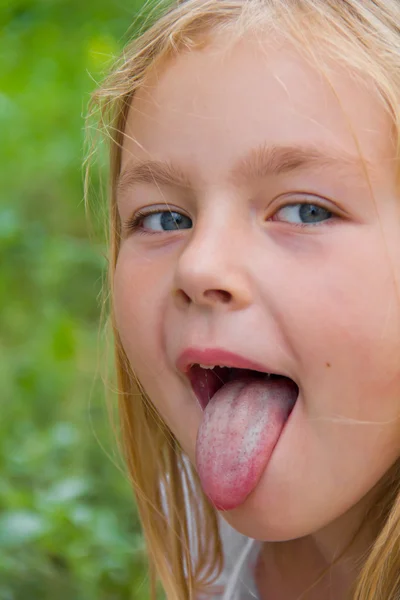 dilini ile şirin kız koymak