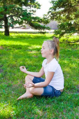 lotus poz şirin kız