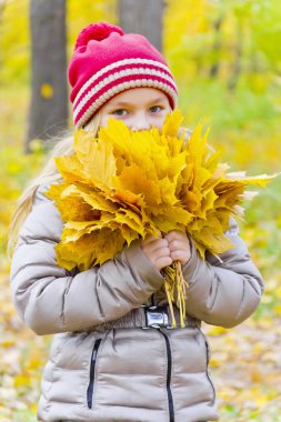 Buket sayfalardan gelen kızla