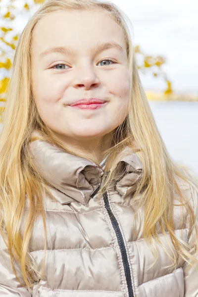 Menina bonito na luz do sol — Fotografia de Stock