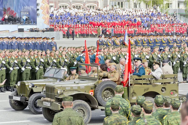 Russischer Veteran bei der Parade am jährlichen Siegestag — Stockfoto