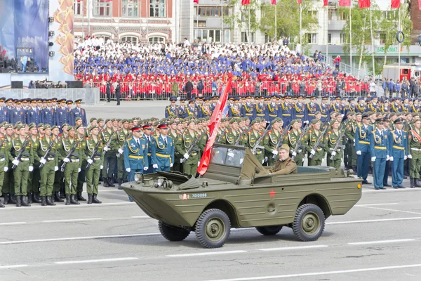 Transporte militar russo no desfile no Dia da Vitória anual — Fotografia de Stock