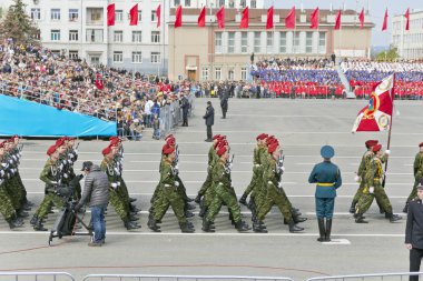 Rus askerleri Mart yıllık zafer günü geçit töreninde