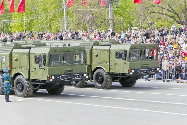 Rosyjski wojskowy transport na paradzie na doroczny dzień zwycięstwa — Zdjęcie stockowe