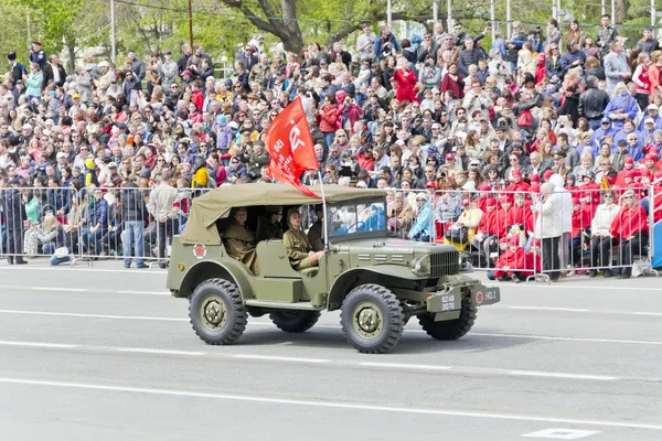 Ryska militära transporter på paraden på årliga Segerdagen — Stockfoto