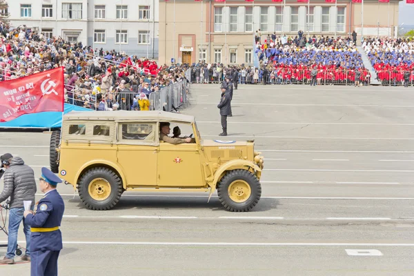 Ryska militära transporter på paraden på årliga Segerdagen — Stockfoto