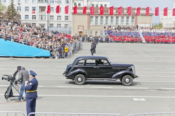 Ryska militära transporter på paraden på årliga Segerdagen — Stockfoto