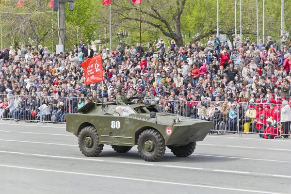 Rosyjski wojskowy transport na paradzie na doroczny dzień zwycięstwa — Zdjęcie stockowe