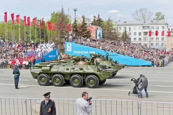 Transporte militar russo no desfile no Dia da Vitória anual — Fotografia de Stock
