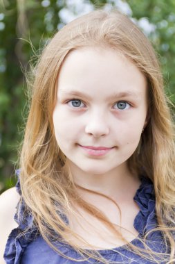 sevimli sarışın kız