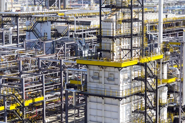 Industrial de torre de refinería — Foto de Stock