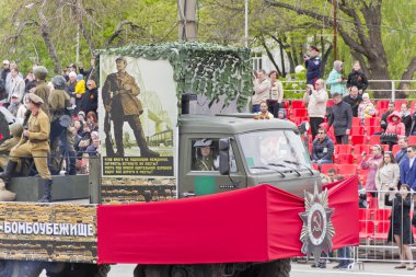 Kostümlü sunumunu yıllık zafer günü şerefine