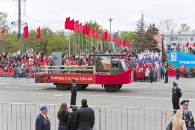Kostümlü sunumunu yıllık zafer günü şerefine