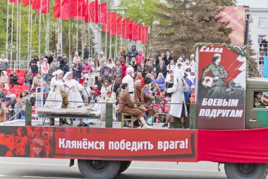 Kostümlü sunumunu yıllık zafer günü şerefine