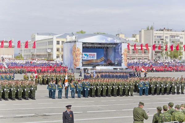 Ruský slavnostní zahájení vojenské přehlídce na každoroční Victor — Stock fotografie