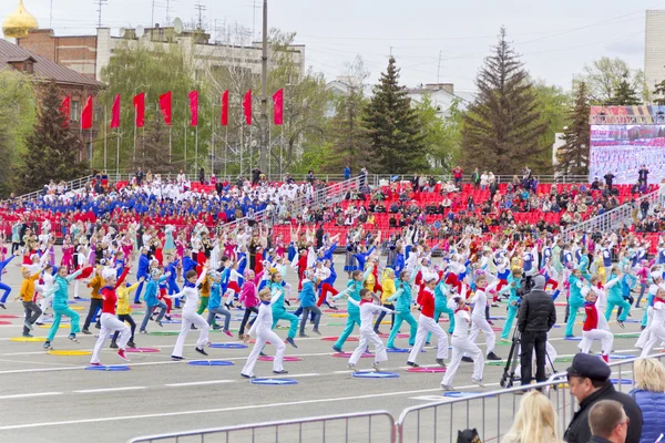 Children entertainment in honor of annual Victory Day — Stock Photo, Image