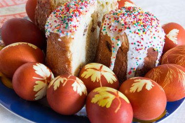 Yumurta ile şeker Kulich