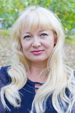 Sarışın Kadın Portresi